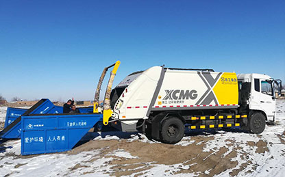 emc易倍压缩式垃圾车在新疆昌吉作业