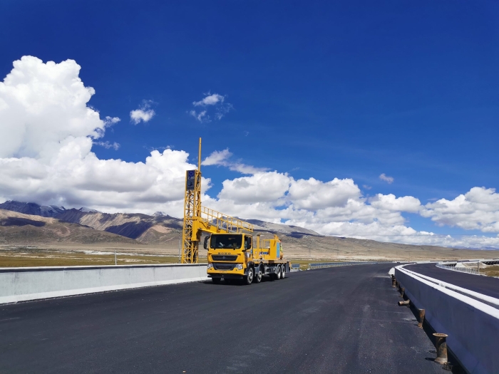 emc易倍桥梁检测车助力雅安高速检修