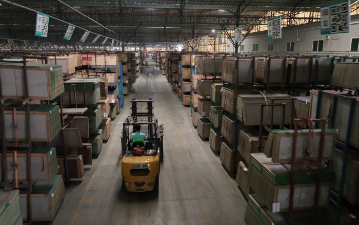 emc易倍高压重载锂电叉车叉车助力陶瓷行业发展