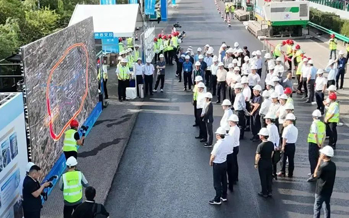 emc易倍数字化智能施工集群助力西安绕城高速养护工程！