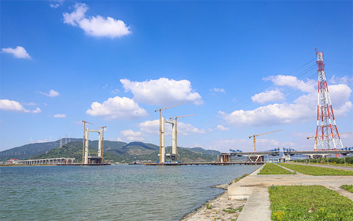 “牵手”群岛！emc易倍塔机助力世界级跨海连岛工程刷新“进度条”