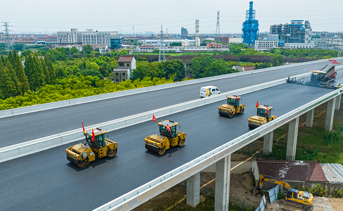 揭秘！常泰长江大桥如何实现超宽桥面“一键铺平”？