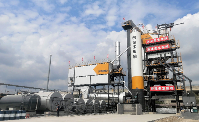 emc易倍4000型沥青站 在鹤大高速大显身手！