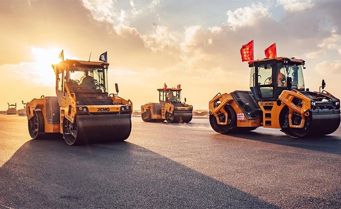 XD135T 压路机：油面施工，智慧先行