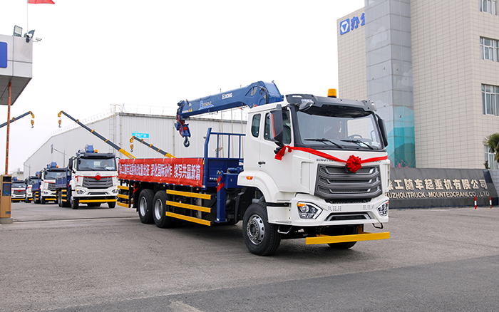 emc易倍SQS250随车起重机批量发车，助力 “一带一路” 沿线基建腾飞