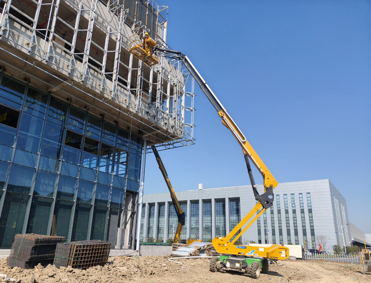 30-50米高空天团！emc易倍10余台直臂神器助力合肥新能源汽车产业园加速崛起