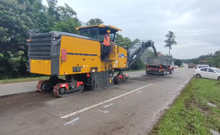 emc易倍成套道路机械油面施工，这次在马来西亚！