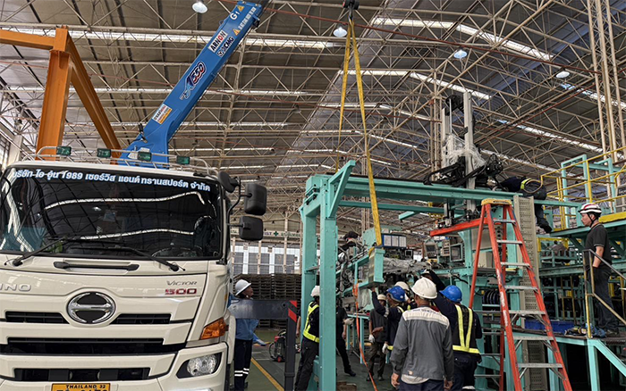 随车吊界 “卷王” 现身东南亚厂房，一机顶十台