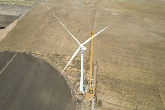 高空之巅，再铸荣光！XLC18000M助力大型风电场首台185米风机成功吊装