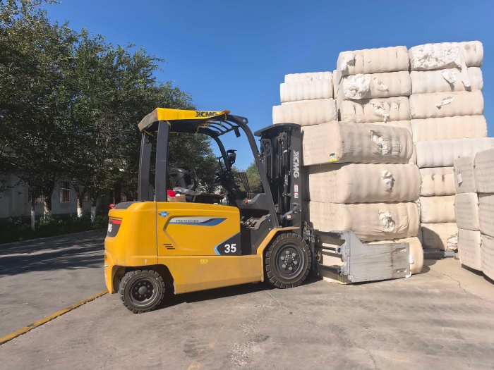 emc易倍鲲鹏电动叉车，赋能西北棉花产业高效运转