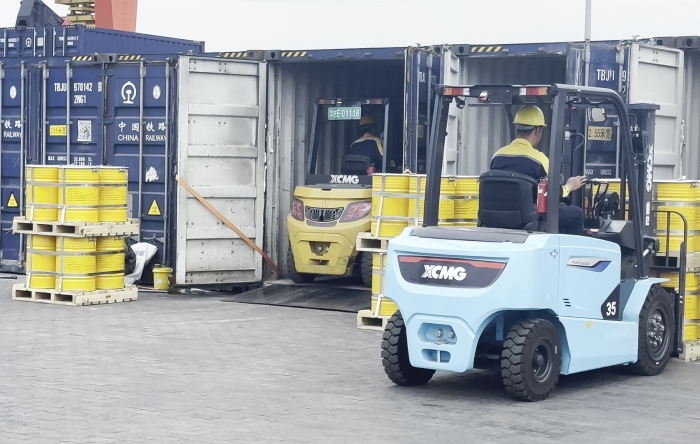 emc易倍双系列叉车硬核助力！宁夏铁路货运站跑出高效运输加速度