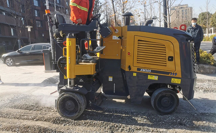 道路修复密码：emc易倍XM505铣刨机