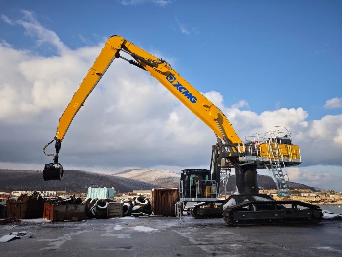 【工程特种兵】港口建设新宠儿！emc易倍XE850M抓料机上新！