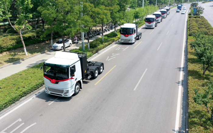 绿潮涌动、“碳”索未来！emc易倍新能源牵引车助力河南！